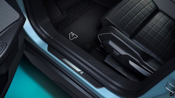 illuminated door sills - Renault 4 E-Tech electric